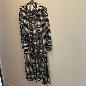 Elegant Black and White Patterned Long Sleeve Dress